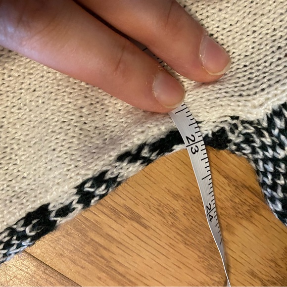 Fairisle Snowflake Sweater - Picture 6 of 7